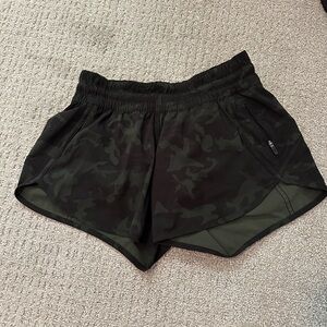 Lululemon tracker short